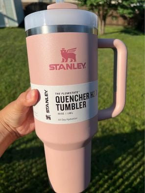 The new Stanley cup 40 oz - The Quencher H2.0 in Pink Dusk.
